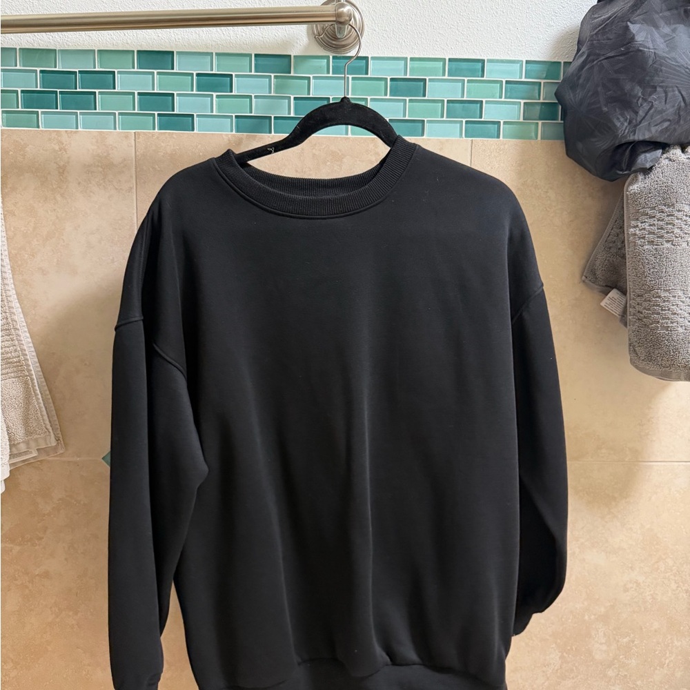 Women's Black Crewneck Pullover Sweatshirt